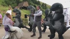 Damat ve Arkadaşlarından Gelini Etkileyen Dans
