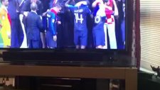 Kupa Töreninde Madalyayı Cebine Atan Görevli Kadın