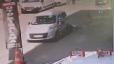 Anne ve Çocuklarını Ezen Dikkatsiz Sürücü