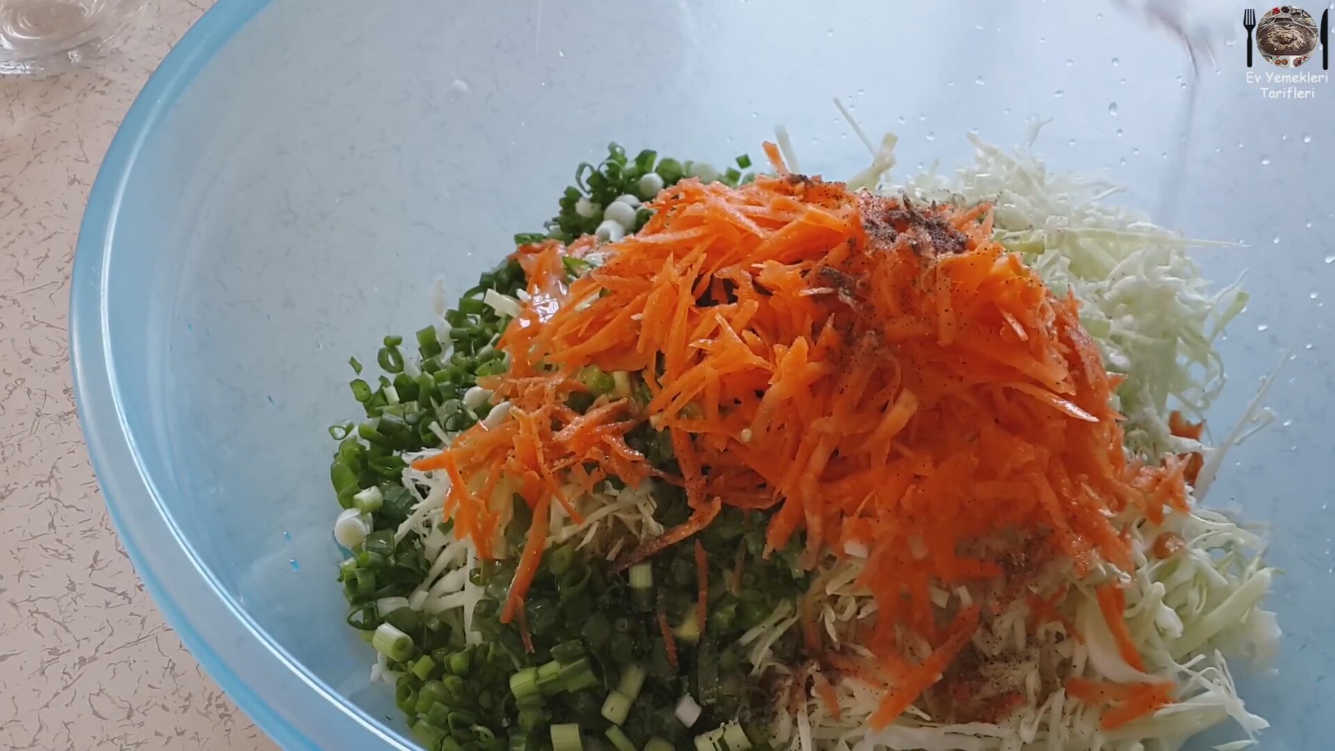 Brüksel Lahanası Salatası Tarifi Videosu Brüksel Lahanası Salatası Tarifi Videosu