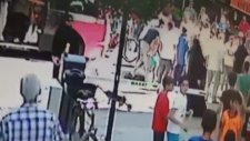 Sokak Ortasında Genç Kıza Yumruk Atan Şehir Magandası
