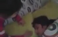 Uyuyan Kıza Çocuğun Yaptığı Şaka