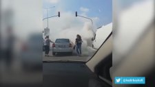 Kadın Sürücüye Kızıp Egzoz Dumanına Boğan Adam - Antalya