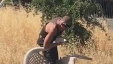 Adam Vs Kırık Sandalye