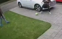Genç adamın talihsiz anı güvenlik kamerasında...