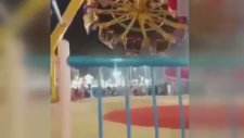 Lunaparkta Yere Çakılan Dönme Dolap