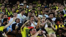 Ali Koç Taraftarlarla Maç izledi