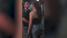 Kadına Sokak Serserisiyle Kavga Eder Gibi Yumruk Atmak