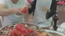 Kürekle Yemek Servisi Yapmak