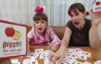 Japon Kızı Kostümlü Elif Mikano Pişşti Oynuyor. Eğlenceli Çocuk Videosu. Toys Unboxing