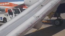 Ufacık Ateşten Paniğe Kapılan Uçak Yolcuları