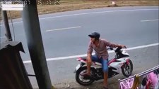 Motosikletli Külot Hırsızı Çinli Adam