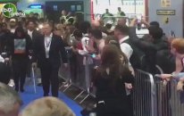 Kevin De Bruyne koltuk değnekleriyle...
