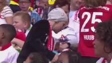 Tribünlerden Oyuncak Yağdı