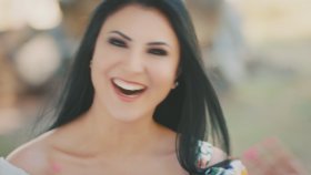 Ayşe Dinçer - Bahçe Duvarından Aştım Ayşe Dinçer - Bahçe Duvarından Aştım