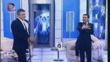 Canlı Yayında Şarkıcıya Saldırmak - Flash Tv