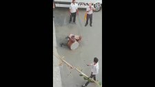Davulu ile Güreşen Davulcu