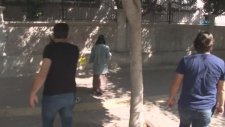 Yüzü Kapalı Kadının Şehri Ayağa Kaldırması