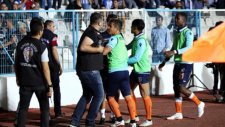 Emre Belözoğlu, Erzurum'da Taraftarlarla Tartışma Yaşadı