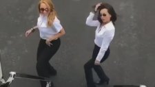 Kiki Challenge Akımını Uçakla Yapan Kadınlar