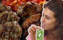 Köfte Yeme Kapışması - Kim Pes Edecek?