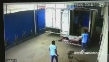İçinden Messi Çıkan Kargo Çalışanı