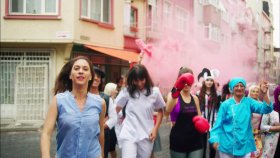 Bastırın Kızlar! | Koca Koca Yalanlar 6.Bölüm (17 Eylül Pazartesi)