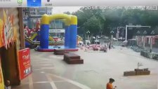Çin'in Güneyinde İnanılmaz Kasırga Görüntüleri
