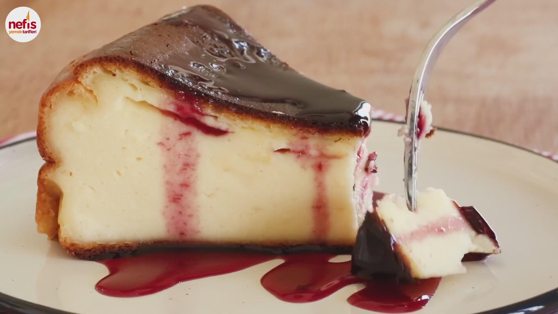Frambuazlı Cheesecake Tarifi Videosu Frambuazlı Cheesecake Tarifi Videosu
