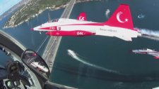 Türk Yıldızları'nın Kokpitinden İstanbul Boğazı Manzarası