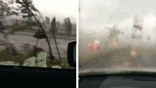 Tornado Kasırgası Sırasında Arabanın İçinde Sıkışan Kadın