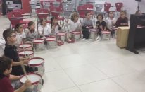 İzmirin Dağlarında Çiçekler Açar İzmir Marşı Sınıf İçi Etkinliği Mektebim Okulları Aykut öğretmen