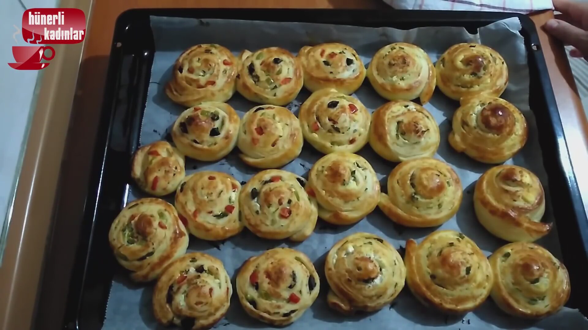 Zeytinli Rulo Poğaça Tarifi Zeytinli Rulo Poğaça Tarifi
