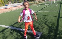 ELİF TENİS DERSİNE BAŞLIYOR.