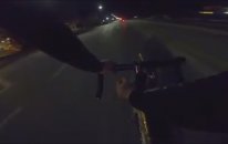 Havaii Fişekle Tartıştığı Motorsikletlileri Düşüren Adam