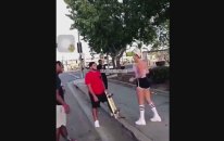 Zıpır Memeli Hatunun Şımarık Veledi Perişan Etmesi