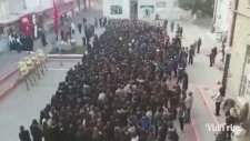 İzmir Kız Lisesi Öğrencilerinin Andımızı Okuması