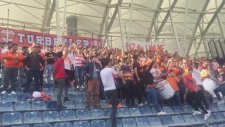 Tribünlerde Andımız Rüzgarı Esti