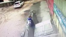 Çöken Kaldırım Doktor ve Hemşireyi Yuttu