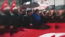 Barbie bebekler Kızıl Meydanda protestoda Barbie bebekler Kızıl Meydanda protestoda