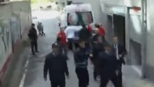 Müslüm Gürses Morga Gönderilirken Ambulansının Peşinden Koşan Hayranları Ve Bayılan Çakma Müslüm