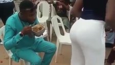 Twerk ile Büyülenen Zenci