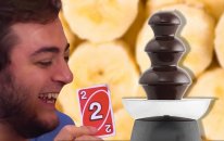 Çikolatalı Muz Yeme Kapışması - Kim Pes Edecek?