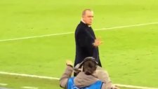 Fatih Terim, Kendisini Çeken Bayan Kameramana Tepki Gösterdi