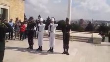 Anıtkabir'de Nöbet Değişiminde Havasını Atan Teskereci Asker