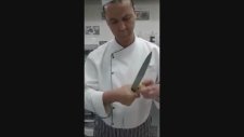 Saçlı ve Kilolu Masterchef Murat ile Elma Nasıl Soyulur?