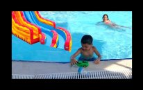Melike Ve Eren Su Parkında Water Park Swimming Pool Kids, Funny Kids Video Oyuncax TV