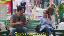 İnsanlara İnatla Bir Şeyler İkram Ederek Darlamak