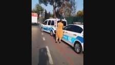 Kesilen Cezayı Çığlık Atarak Engellemeye Çalışan Kadın Sürücü