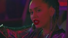 Mark Ronson - Nothing Breaks Like A Heart Feat. Miley Cyrus